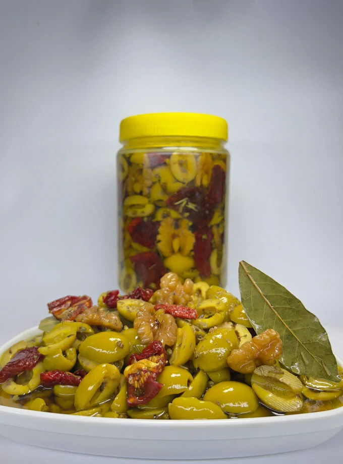 Cevizli Zeytin Salatası