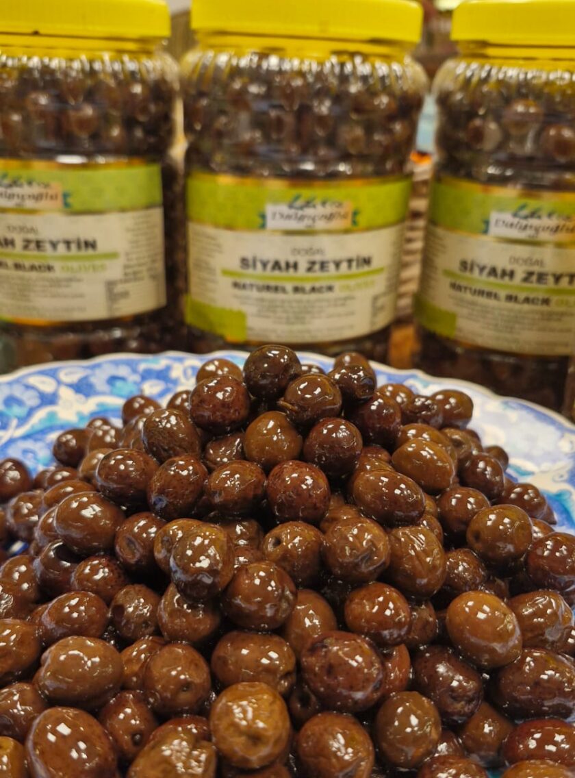 Siyah Zeytin Yağlı Sele Az Tuzlu Taze Siyah Zeytin Çıtır Çerez Yuvarlama Zeytin  1000 cc