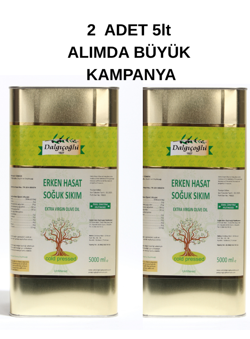 Erken Hasat Ayvalık Zeytinlerle Mükemmel Zeytinyağı: Dalgıçoğlu olarak, zeytinyağını filtre etmek yerine yağın doğal yapısını korumak amacıyla dinlendirme yöntemini tercih ediyoruz. İlk hasat zeytinlerini kullanarak, zeytinler henüz yeşilken soğuk sıkım yöntemiyle üretim gerçekleştiriyoruz. Isıl işlem uygulamadan üretim yaparak, yağın içinde bulunan mineralleri ve vitaminleri kaybetmemeyi sağlıyoruz. Zeytinyağı, havaların ısınmasıyla birlikte mayıs ayından itibaren hasat dönemine kadar (Ekim) boyunca dibe çöker ve şeffaf parlak bir yeşil ton alır. Hasat dönemi başladığında ise (Ekim ile Mayıs arası), bulanık özü ile birleşir. Eğer Ayvalık’ın meyvemsi aromasını ve erken hasat zeytininin lezzetini damaklarınızda hissetmek ve vücudunuza sıvı altının tüm vitaminlerini kazandırmak istiyorsanız, doğru tercih Dalgıçoğlu Zeytinyağımız olmalı! Bu zeytinyağı soğuk veya sıcak her tür kullanıma uygundur. Özellikle salata ve kahvaltılarınızda kullanıldığında, mükemmel tadını kesinlikle deneyimleyeceksiniz! Soğuk Sıkımın Önemi: Zeytinlerimiz, hala yeşilken, erken hasat döneminde özenle toplanır ve aynı gün içinde fabrikamıza götürülür. Burada zeytinler hızlıca ayrıştırılır, temizlenir ve sıkıma alınır. Soğuk Sıkım (Cold Press) yöntemi, en az su ilavesiyle 18°C’nin altında iki fazlı sistemlerde uygulanarak zeytinyağlarımız üretilir. Bu üretim yöntemi, sağlık için faydalı olan tüm vitaminleri ve fenolik bileşenleri (polifenol ve oleuropein vb.) maksimum seviyede korur. Taş Baskıdan Kroma: Modern Zeytinyağı Üretimi: Kontinü krom makinenin (sıralı sistem – makinede sıkım) zeytin sıkım işlemi, zeytinin ezilme ve hamur haline getirilme sürecinde oksijen ve ışıkla çok az temas ettiği için sağlık açısından önemli bileşik kaybını en aza indirir. Paslanmaz çelik malzemesinin kolayca temizlenebilir olması, hijyen standartlarını yükseltir. Özellikle soğuk sıkım yapıldığında, zeytinin sağlık için faydalı bileşenlerinin çoğu zeytinyağına geçer, böylece sonuçta sağlığa faydalı bir zeytinyağı elde edilir. Eski taş baskı yönteminin zeytinyağına çok az faydası ve aslında birçok zararı vardır. İlk başta belki fark edilmeyebilir, ancak taş baskı yöntemiyle üretilen yağın tat ve kalite kaybı havalar ısındıkça artar ve ekşime eğilimindedir. Bu istenmeyen bir durumdur ve bu nedenle daha iyi bir zeytinyağı üretmek için taş baskının yerini artık krom makineler almıştır. Kalite ve Tazelik Garantisi: İyi bir zeytinyağı kalitesini korur ve açıldığında ilk günkü aromasını muhafaza eder. Bizim sunduğumuz zeytinyağı, kesinlikle 4 veya 5 yıl boyunca tüketilebilir ve kapağı açıldığında ilk günkü tazelik ve aroma devam eder. Bu sunduğumuz en büyük avantajlardan biridir. Saklama ve Tüketim Tavsiyeleri: Zeytinyağı tercih edilirken, cam ve teneke gibi ambalajların kullanılması önemlidir. Ayrıca, zeytinyağının ağzı kapalı, serin ve karanlık bir ortamda saklanması gerekmektedir. Teneke kutuların delinmemesi, zeytinyağının rahat akmasını sağlar. Zeytinyağı satın alırken, firmanın deneyimli ve uzman bir geçmişi olmasına dikkat etmek önemlidir. Dalgıçoğlu, 1927’den beri doğanın bize sunduğu en iyi lezzeti ve sağlığı sunmak için özenle Zeytinyağı üretmektedir. Afiyetle tüketmenizi dileriz.